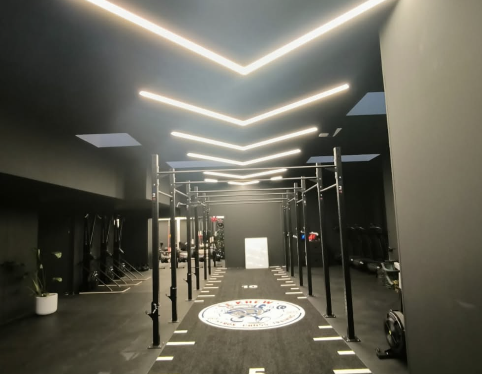 Salle de sport & centre de rééducation — Nouvelle structure intérieure, doublage & cloisonnement complet